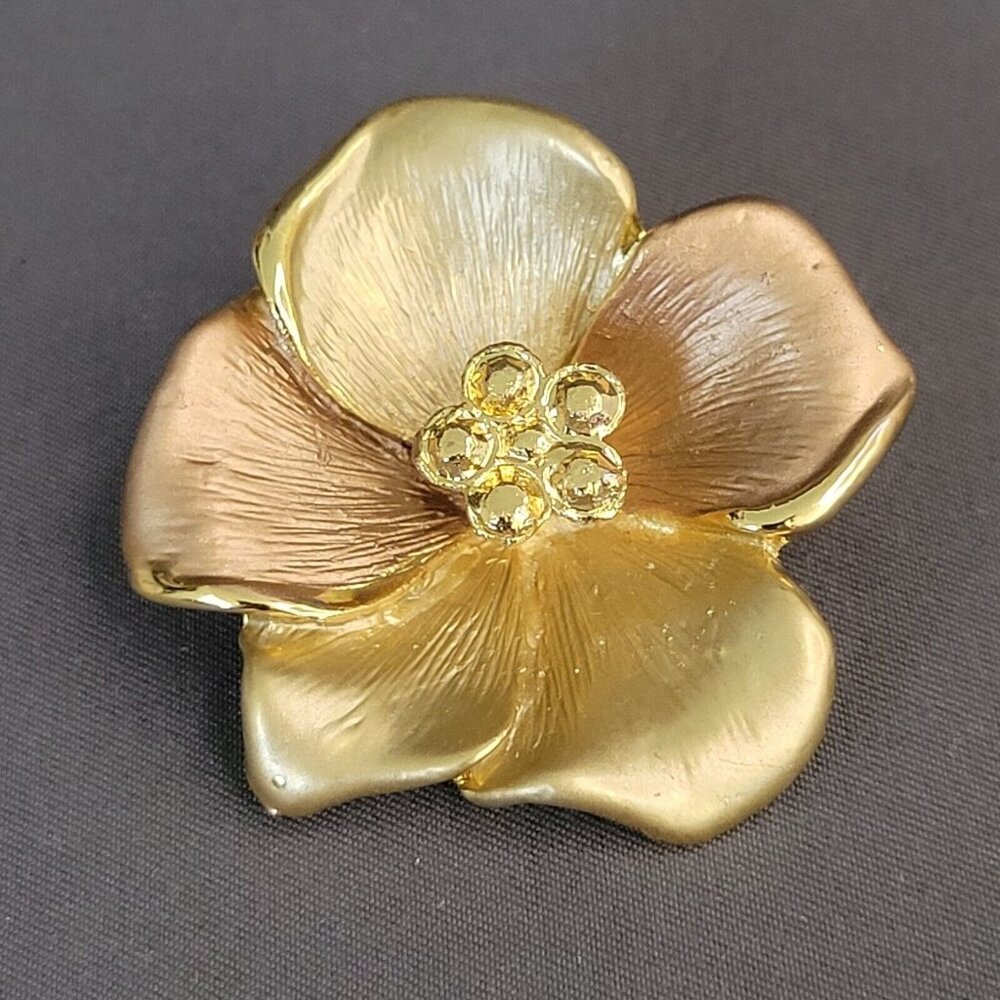 Womens Gold Tone Brushed Metal Dogwood Flower  Fashion Brooch Pin or Necklace